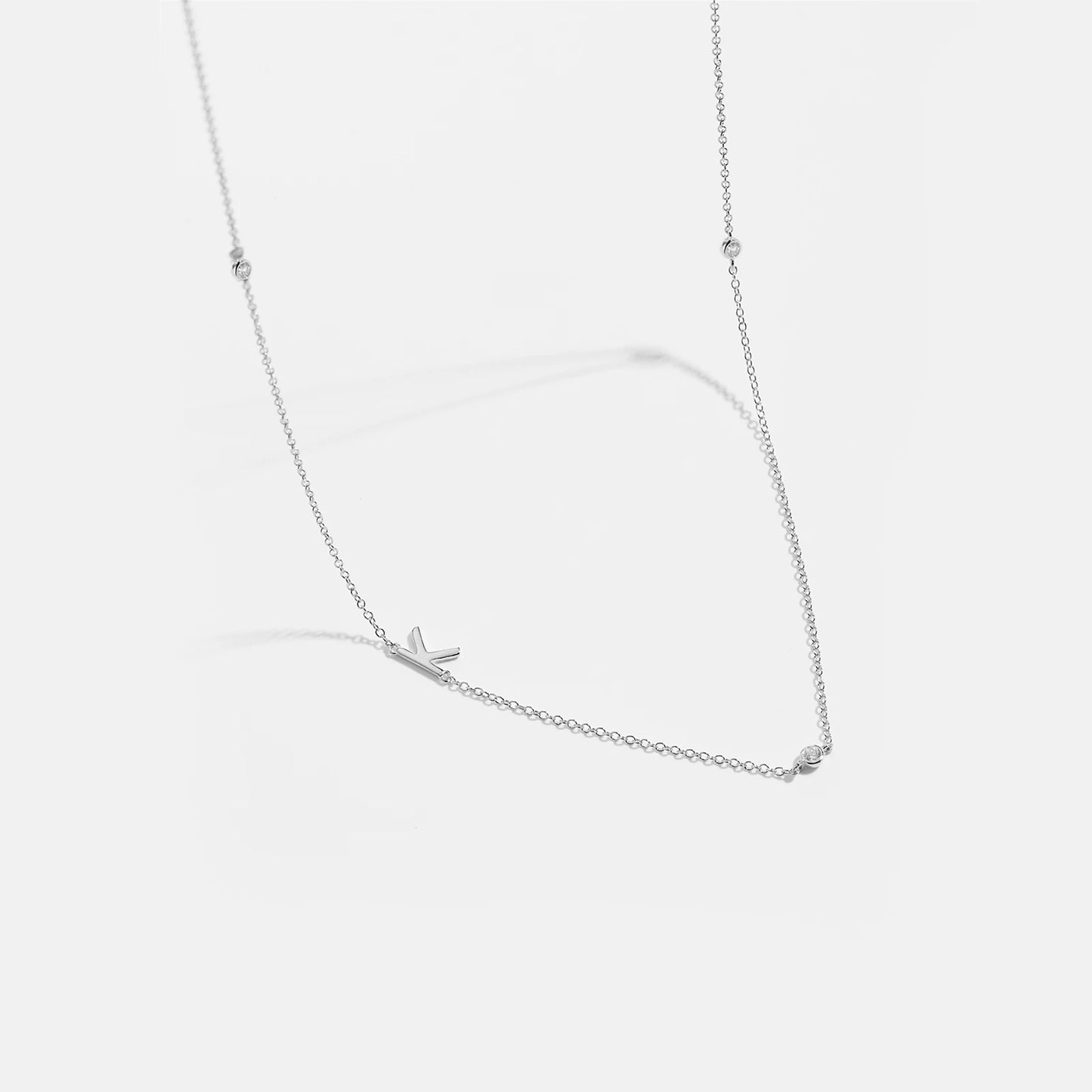 Colar inicial charm