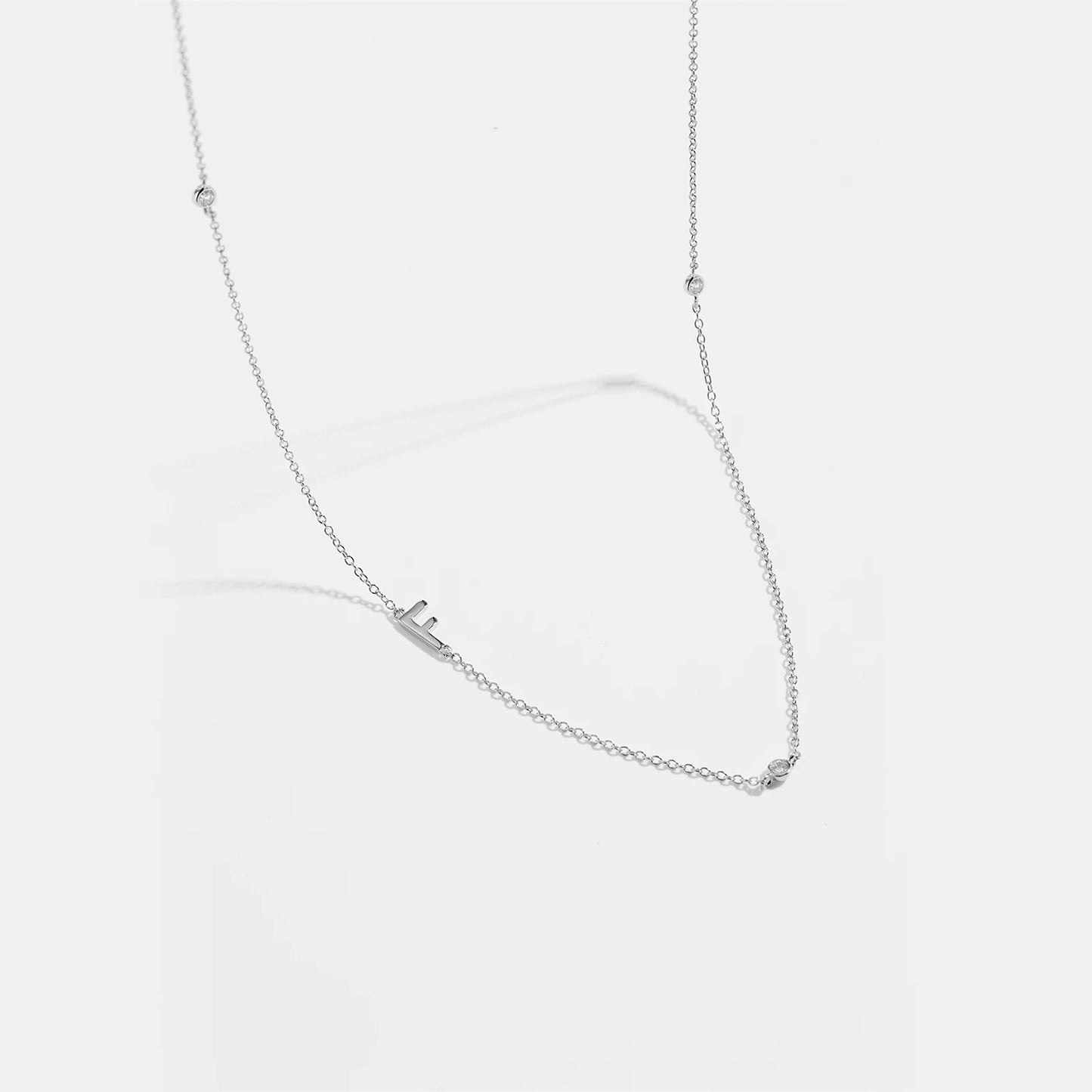 Colar inicial charm