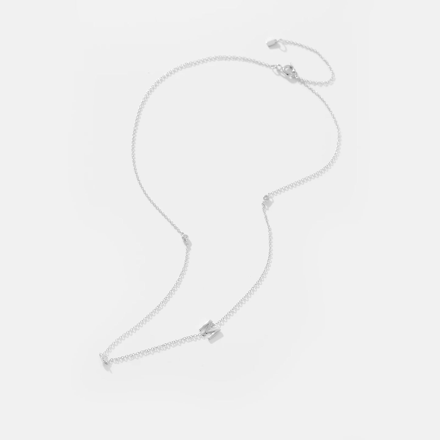 Colar inicial charm
