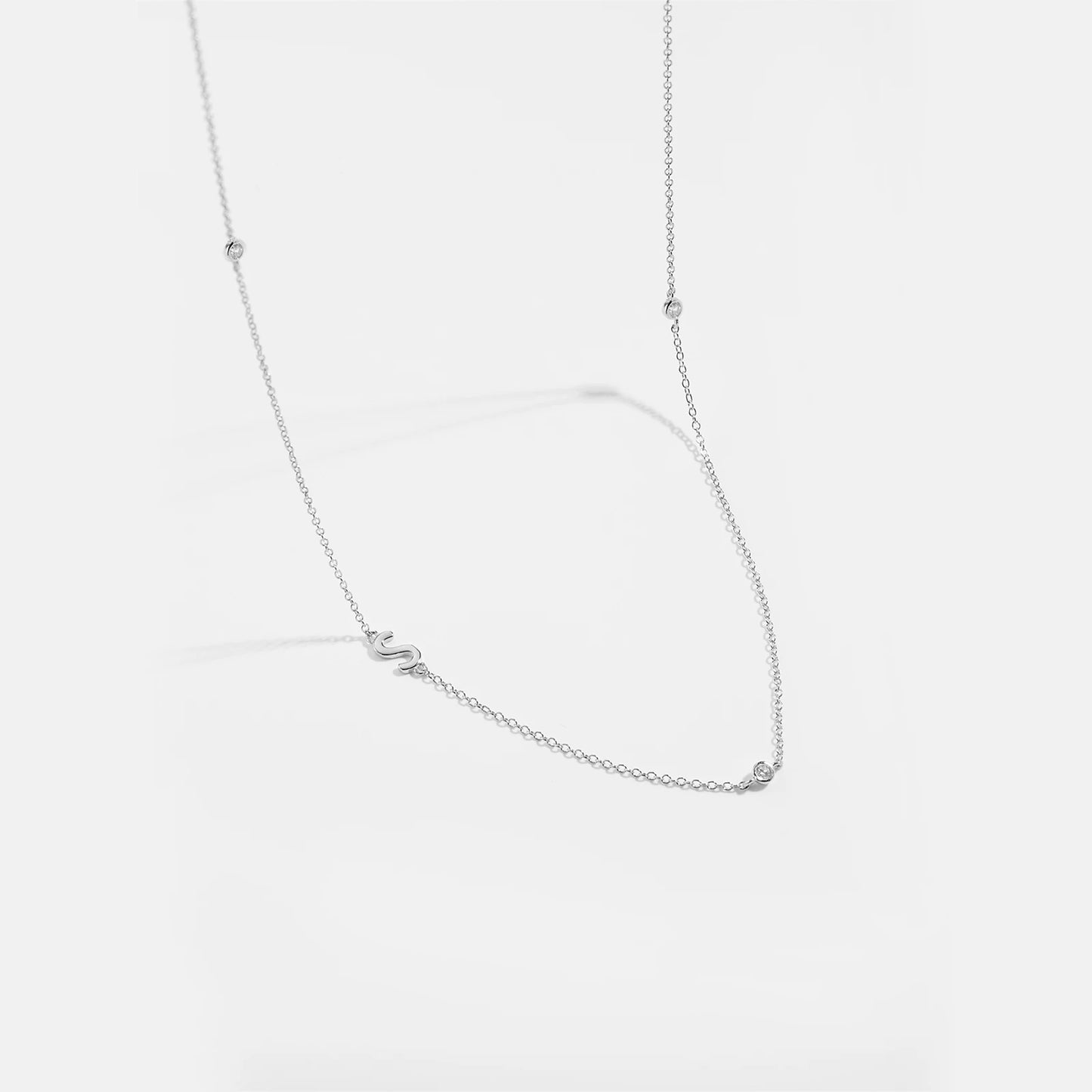 Colar inicial charm