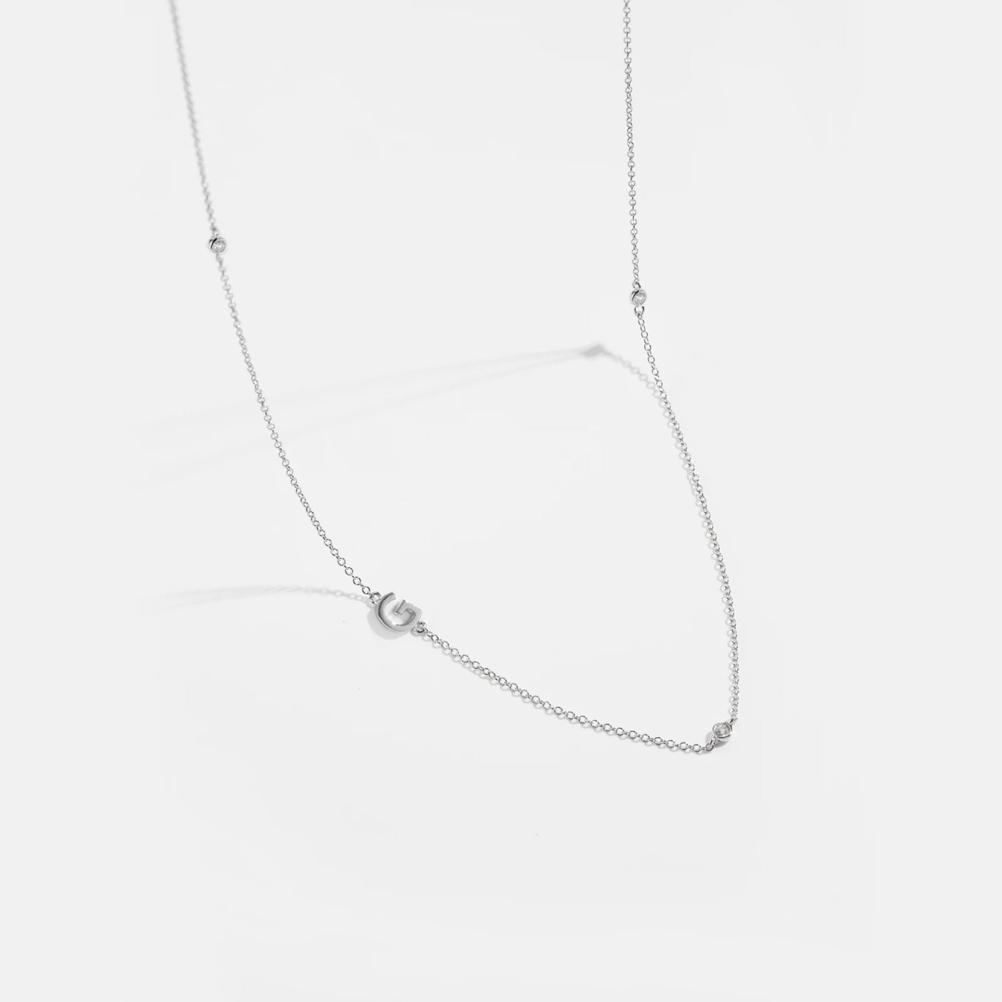 Colar inicial charm