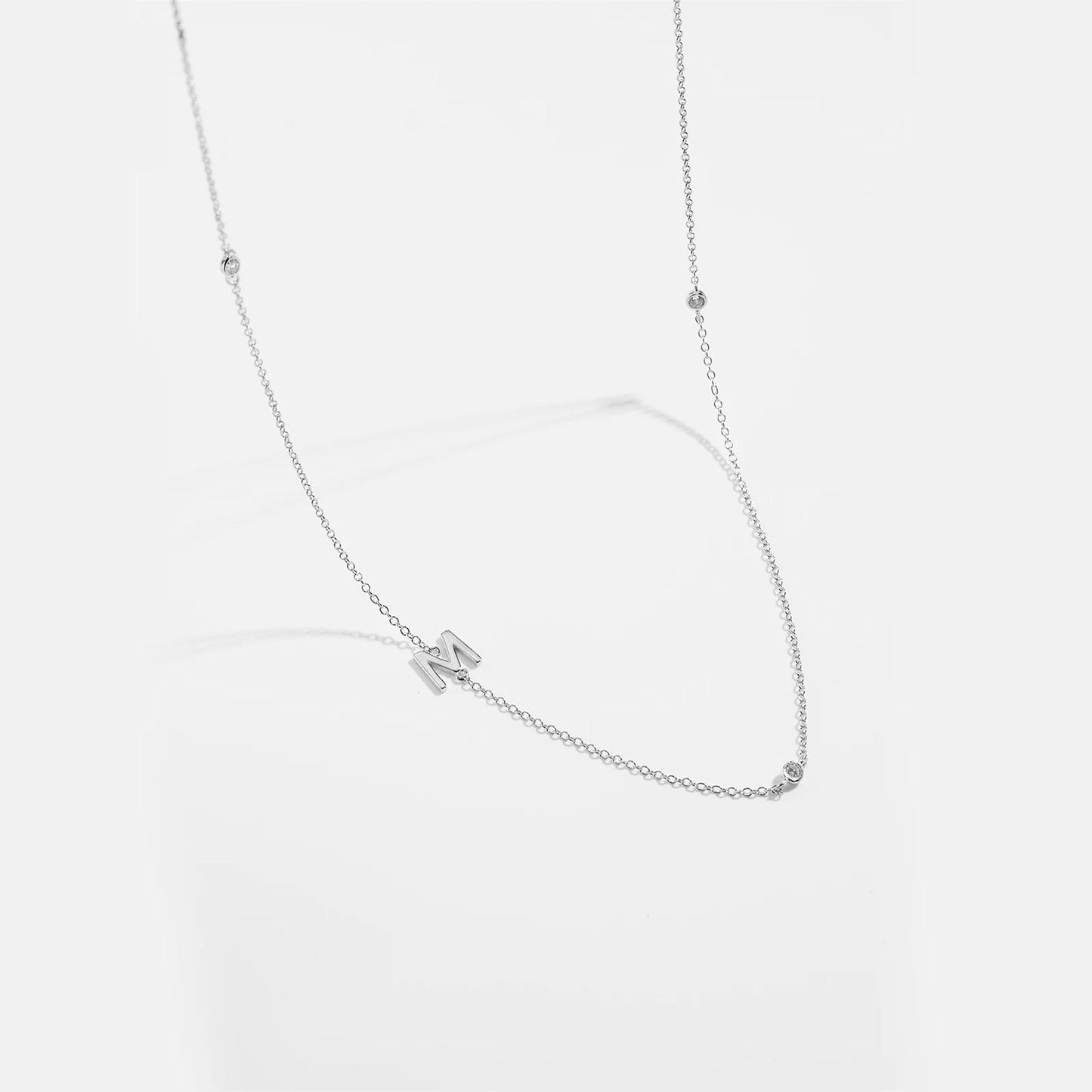 Colar inicial charm
