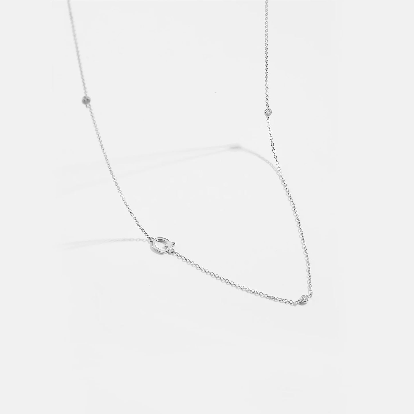 Colar inicial charm